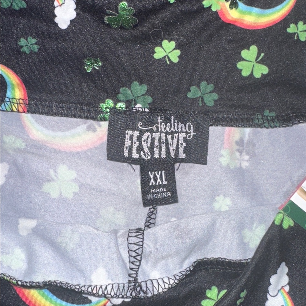 NWT Feeling Festive Black Rainbow Shamrock Leggings - Picture 4 of 5